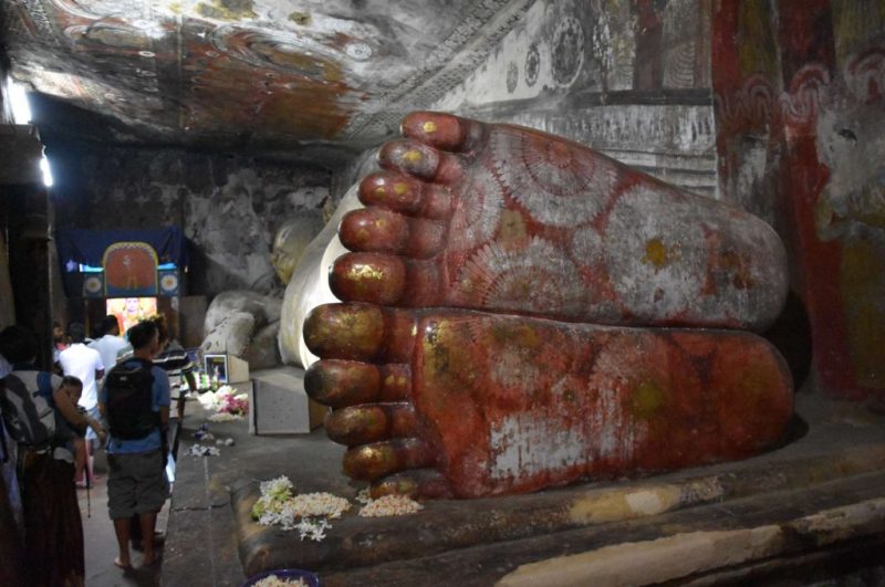 ダンブッラ石窟寺院の涅槃像