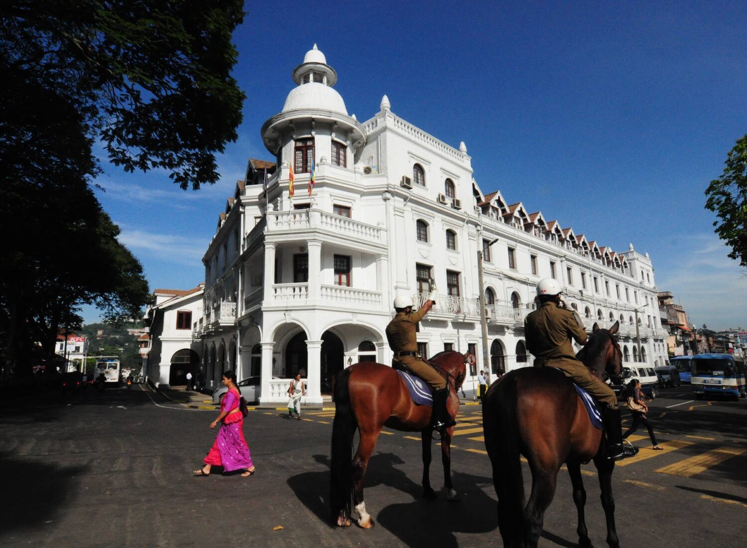 kandy30 QUEENS HOTEL KANDY